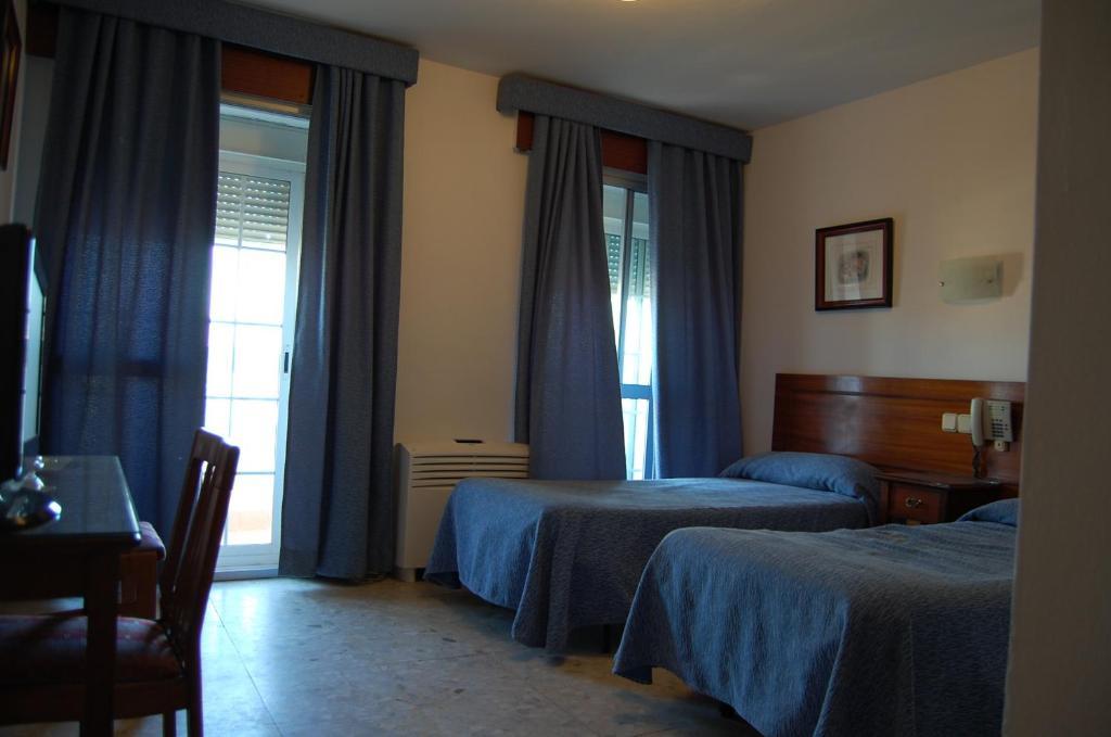 Hotel Marina Victoria Αλγεθίρας Δωμάτιο φωτογραφία